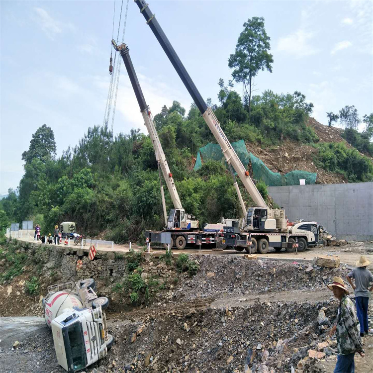 黔南汽车掉沟里叫吊车救援要多少钱